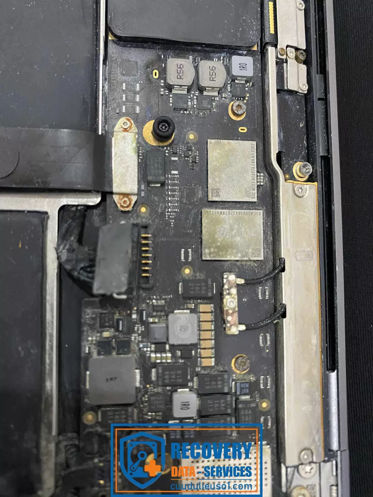 laptop bi ngap nuoc