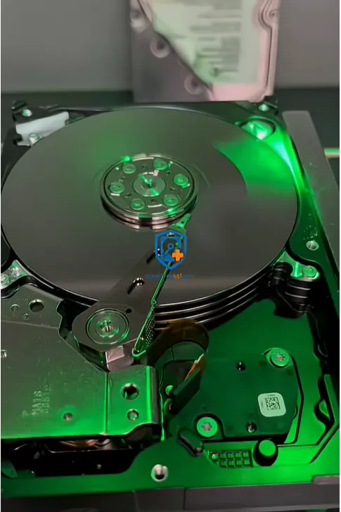 Case thực tế tại Trung tâm Cứu Dữ Liệu Số 1: Ổ cứng bị xước đĩa do cố cắm lại nhiều lần – Dữ liệu không thể phục hồi